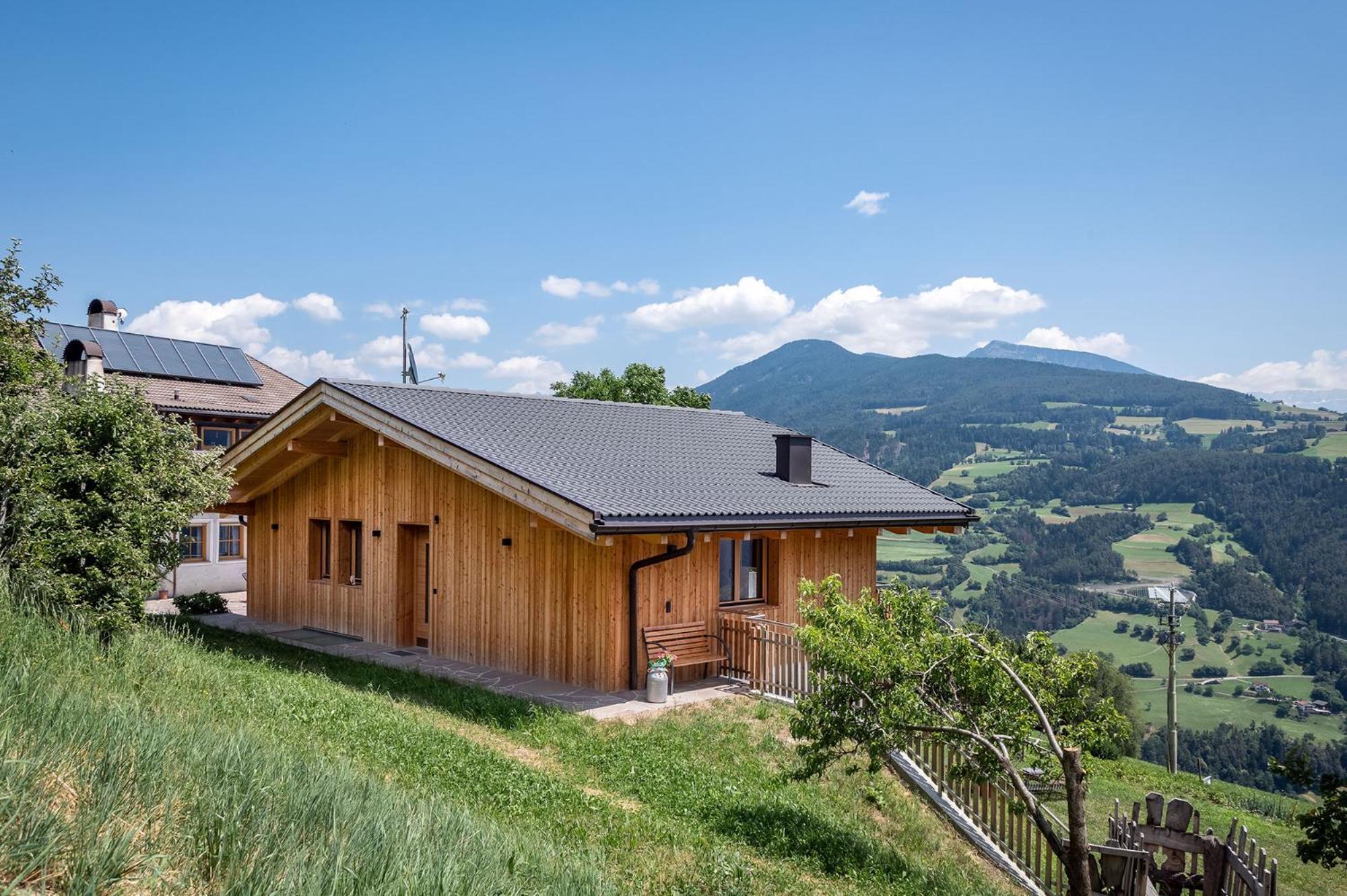 Hauserhof - Urlaub Auf Dem Bauernhof Villandro Exterior photo